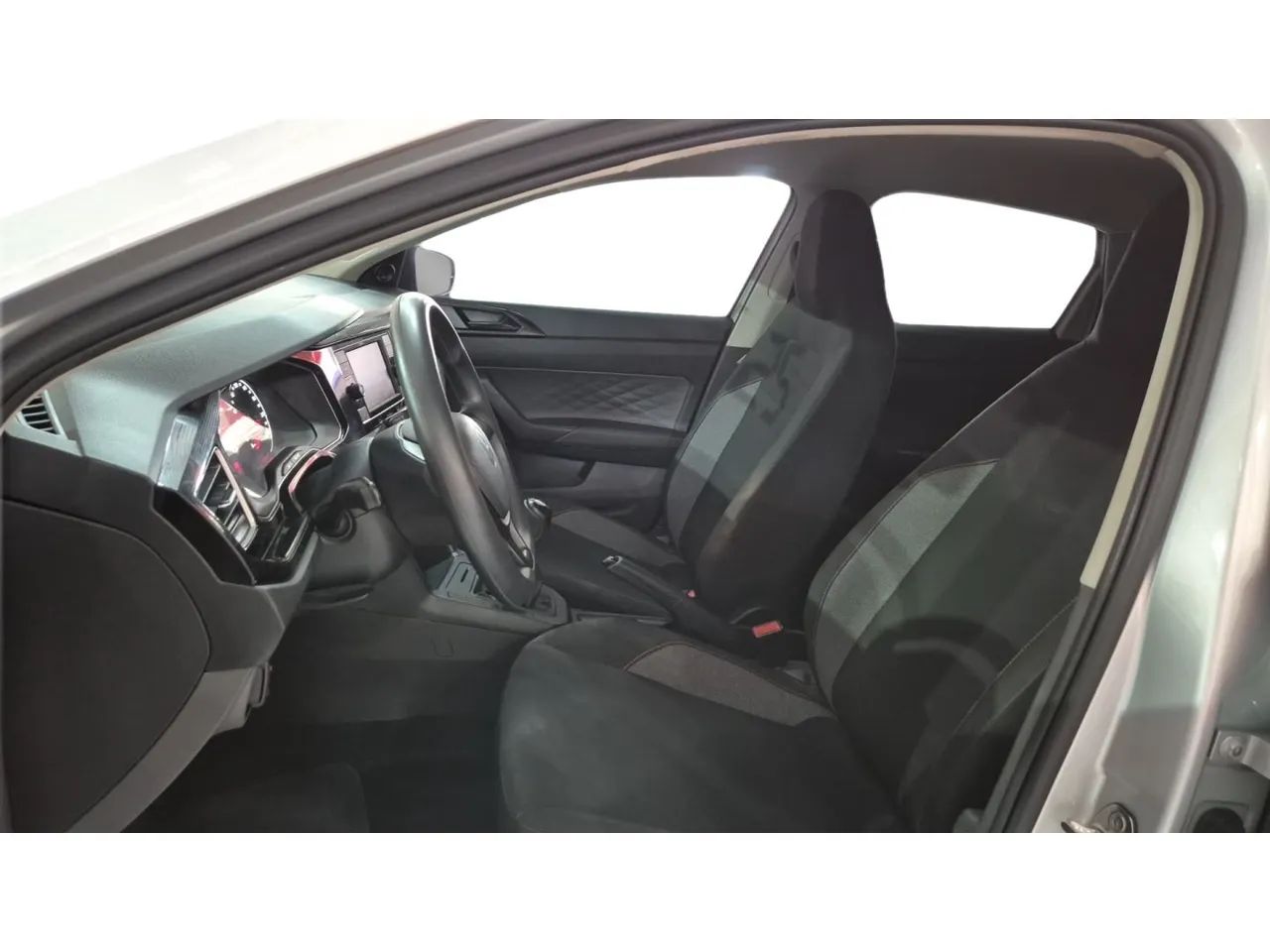 Volkswagen Polo Track 1.0 Flex 12V 5p, foto 9 de 12