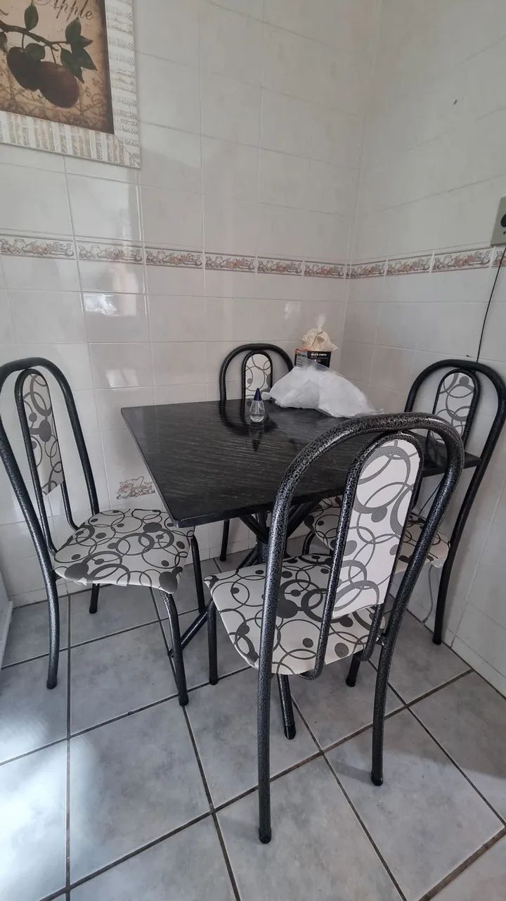 Mesa super conservada 4 lugares!