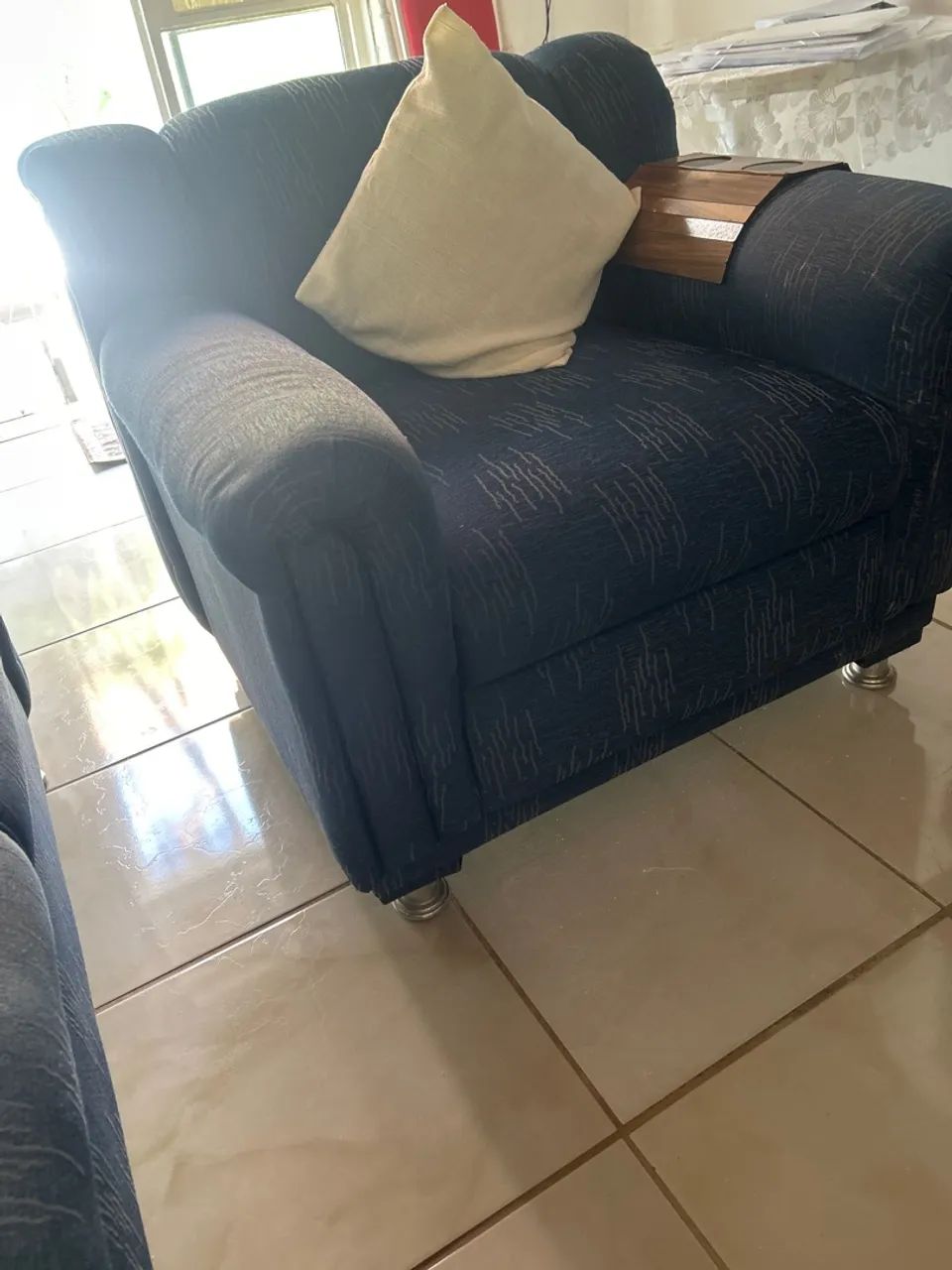Sofá de 3 lugares e dois lugares e uma poltrona  - Foto 3