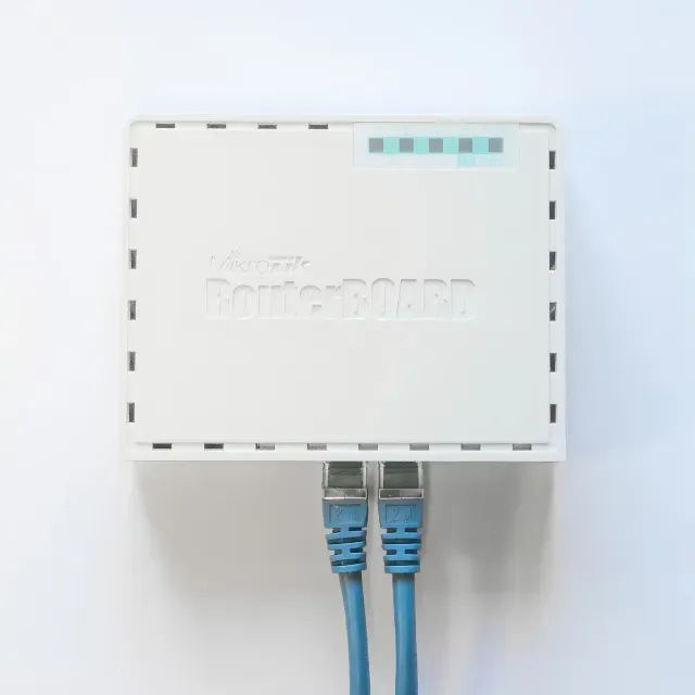KIT com 8 - Roteador MikroTik Hex RB750Gr3 Branco - Foto 3
