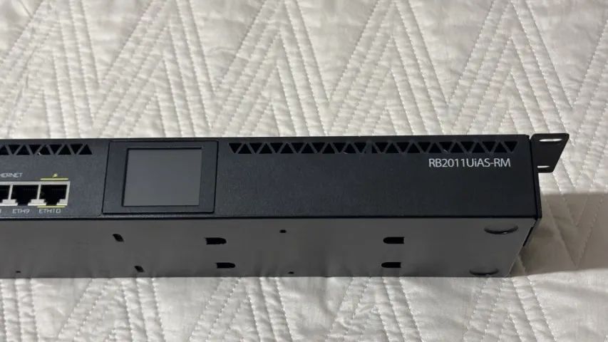 MikroTik RouterBOARD RB2011UiAS-RM - Foto 4