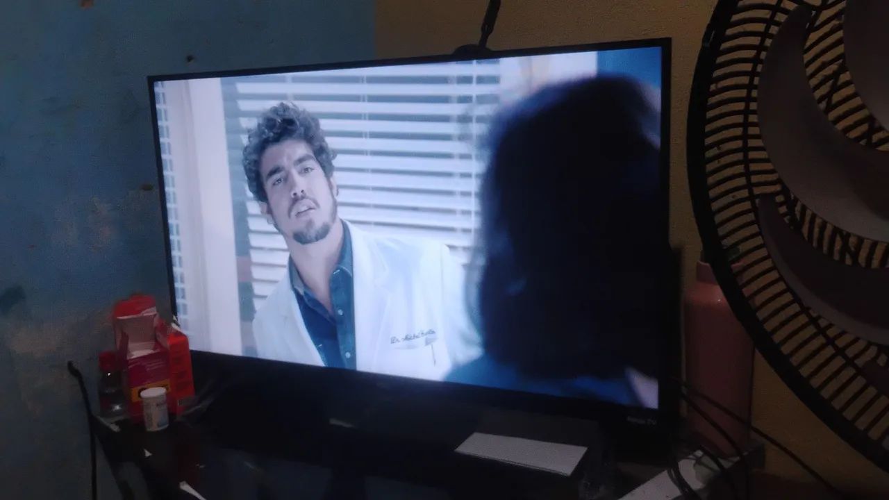 Vendo uma smartv 32 AOC Roku 