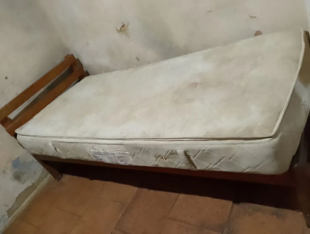 Cama de solteiro semi novo - Foto 2