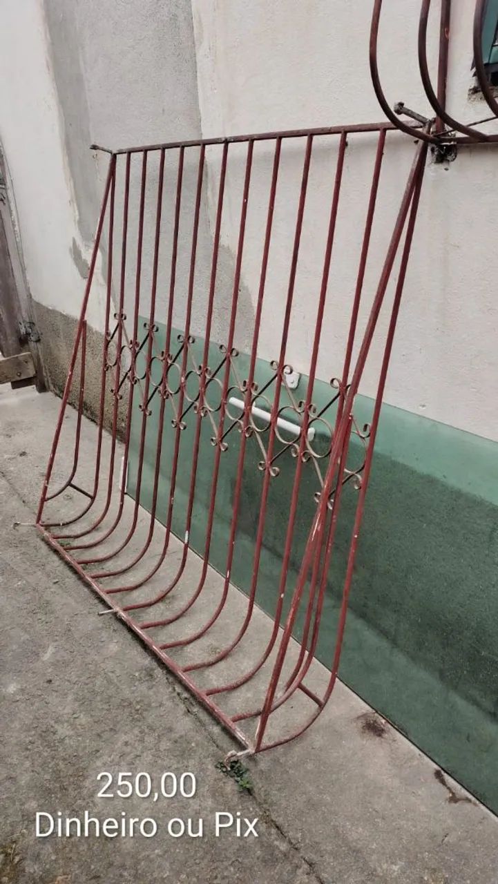 Vendo grades de ferro e janelas. - Foto 2