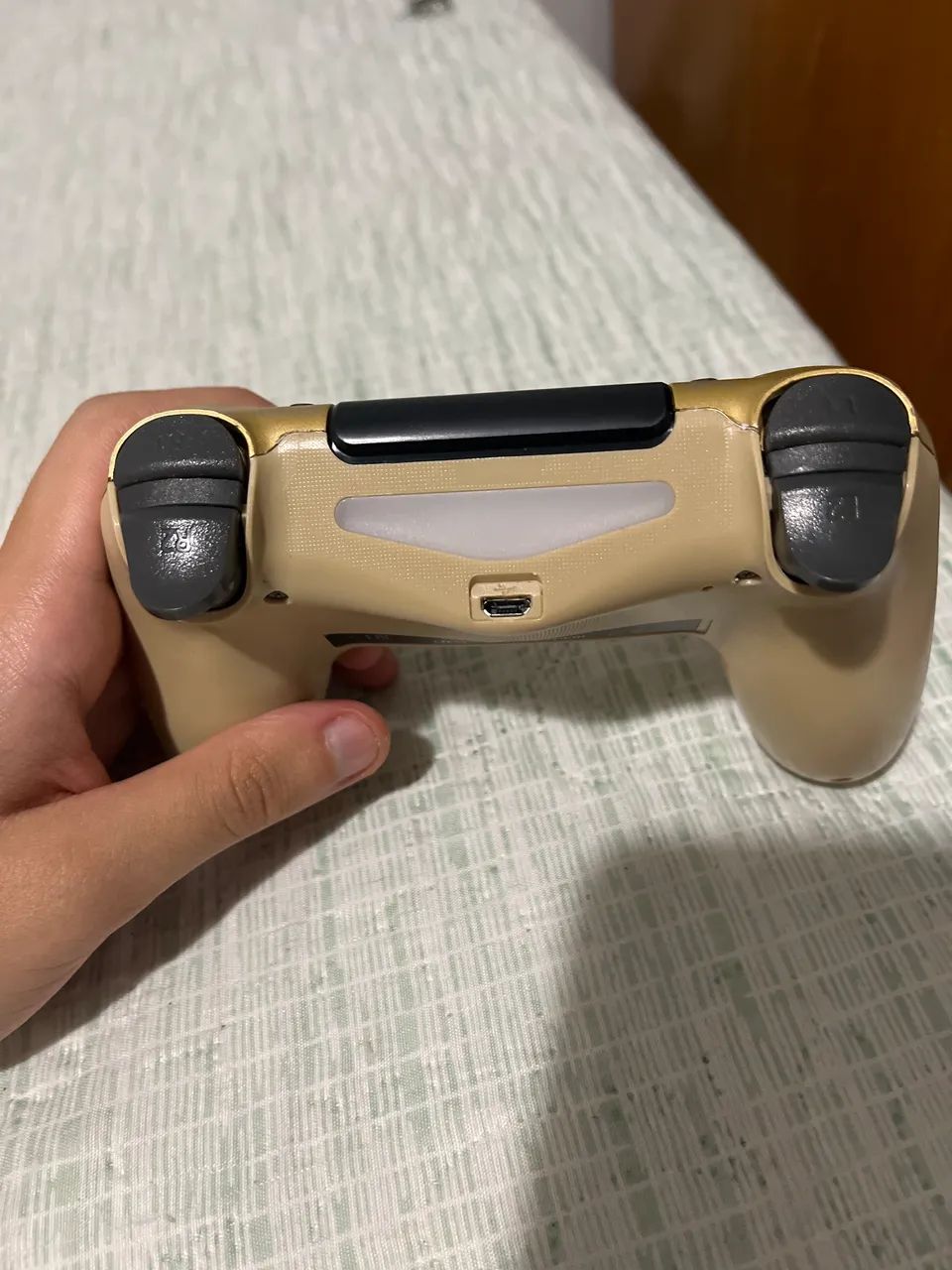 Manete Ps4 dourada 3 meses de uso - Foto 3