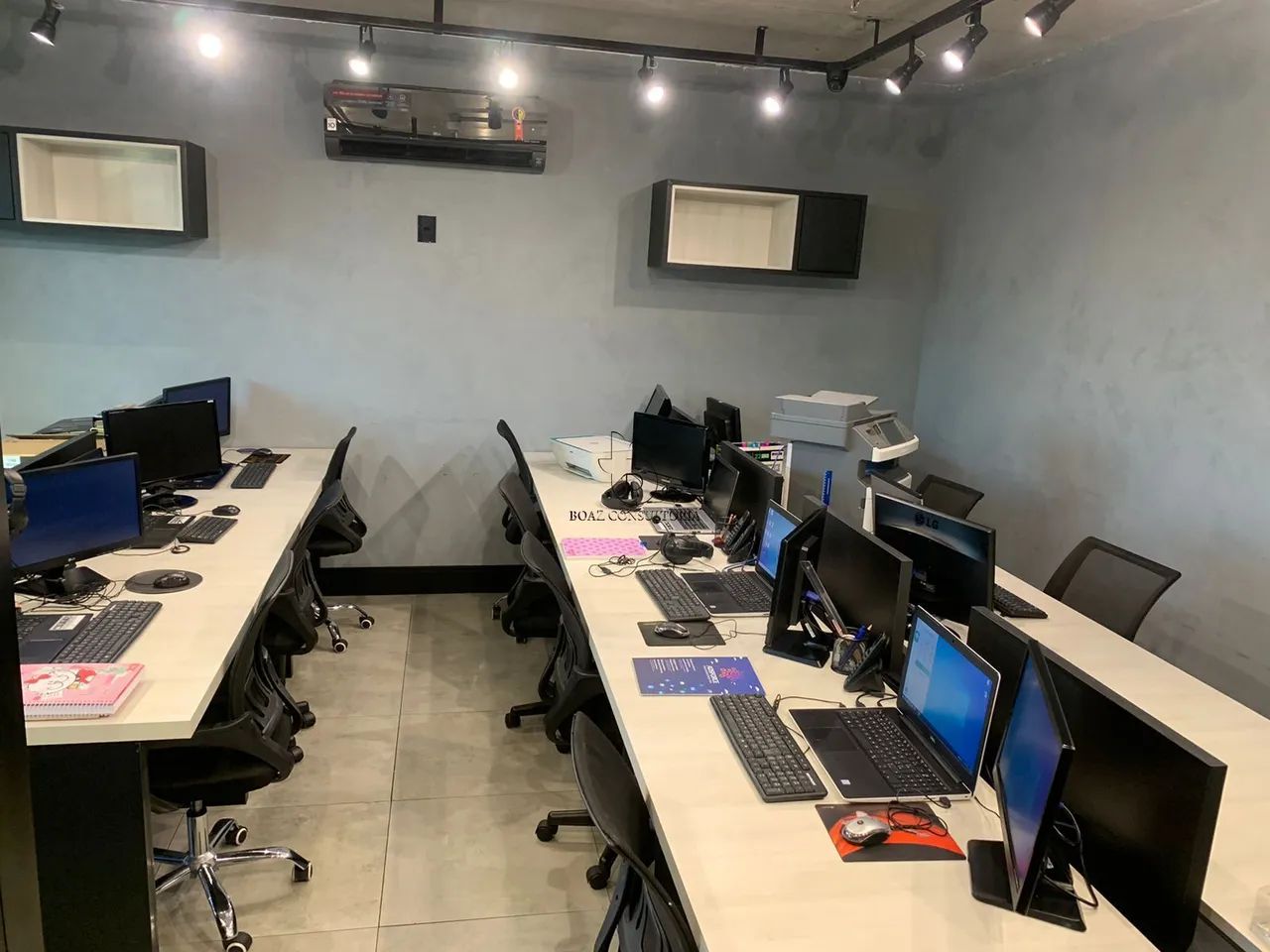 Sala Comercial Mobiliada com 2 Vagas no Jardim Vergueiro, Sorocaba