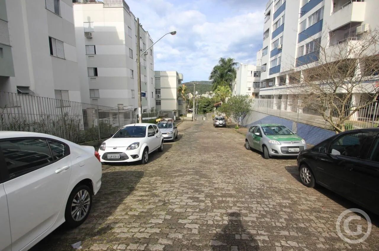 Apartamento semimobiliado com uma vaga na Trindade - Foto 4