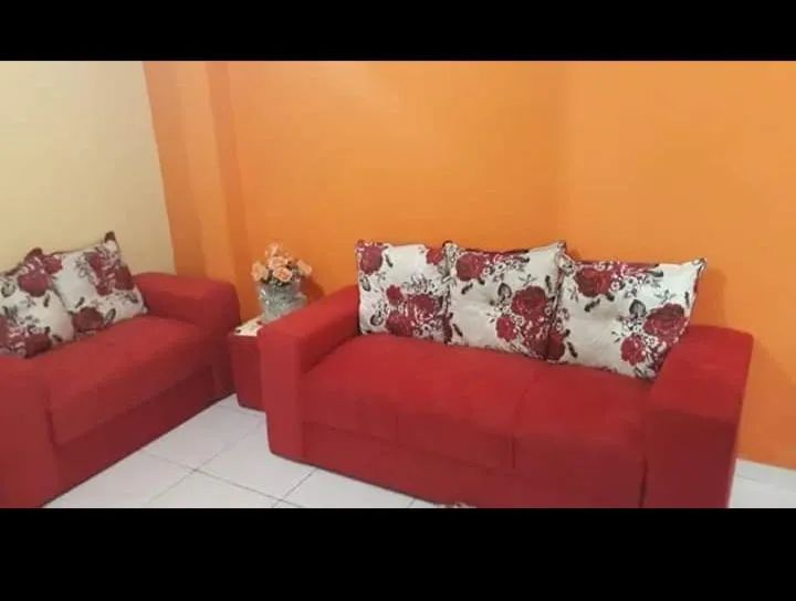 Conjunto sofá 2 e 3 lugares + puf grande várias cores / pague na entrega  - Foto 3