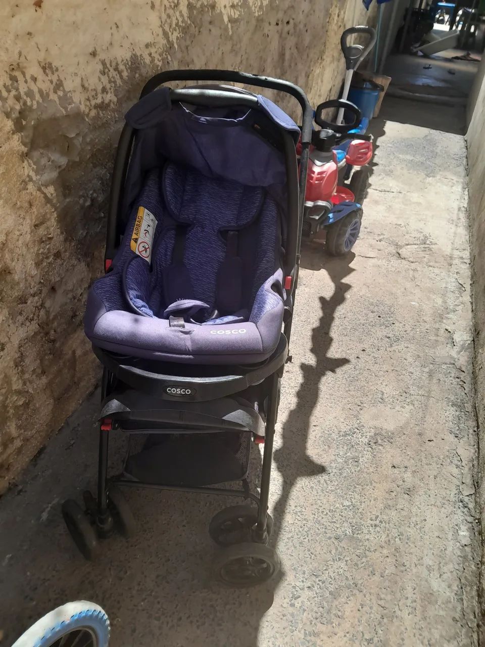 Vendo Bebe conforto e carrinho masculino  - Foto 3