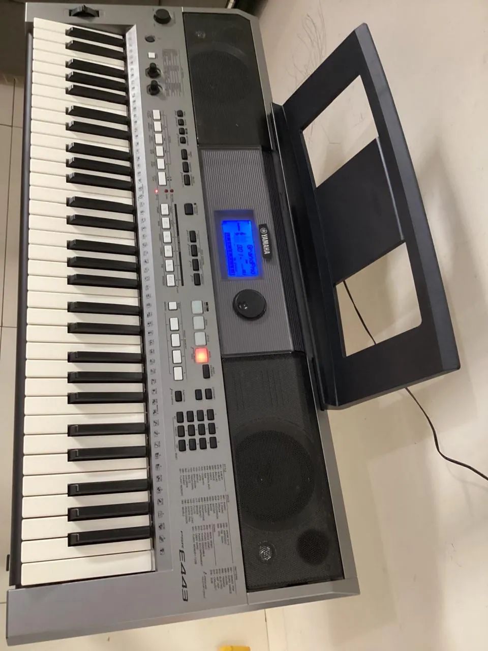 Teclado YAMAHA PSR E443 (PEGA PEN DRIVER)