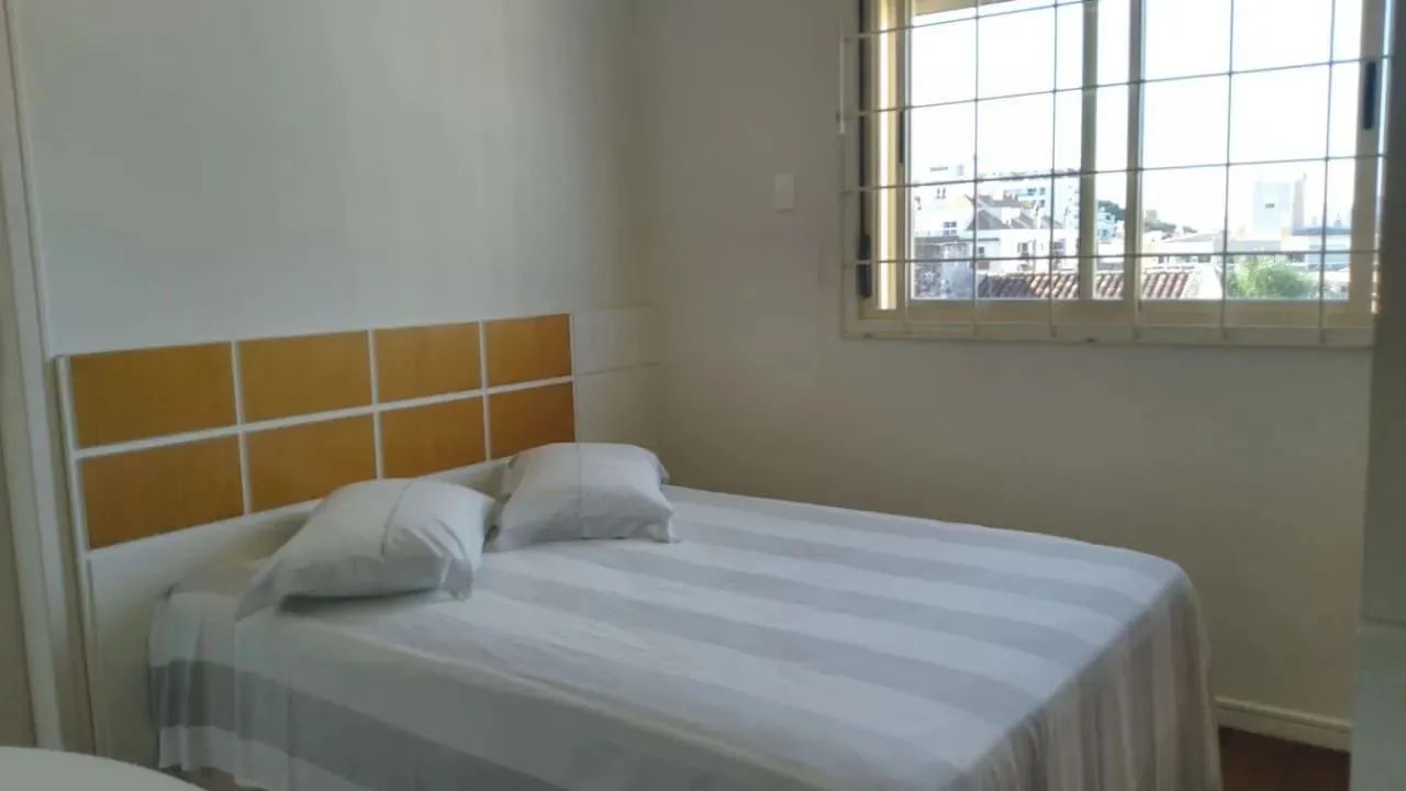 Casa com 5 Dormitórios - Coqueiros - Foto 4