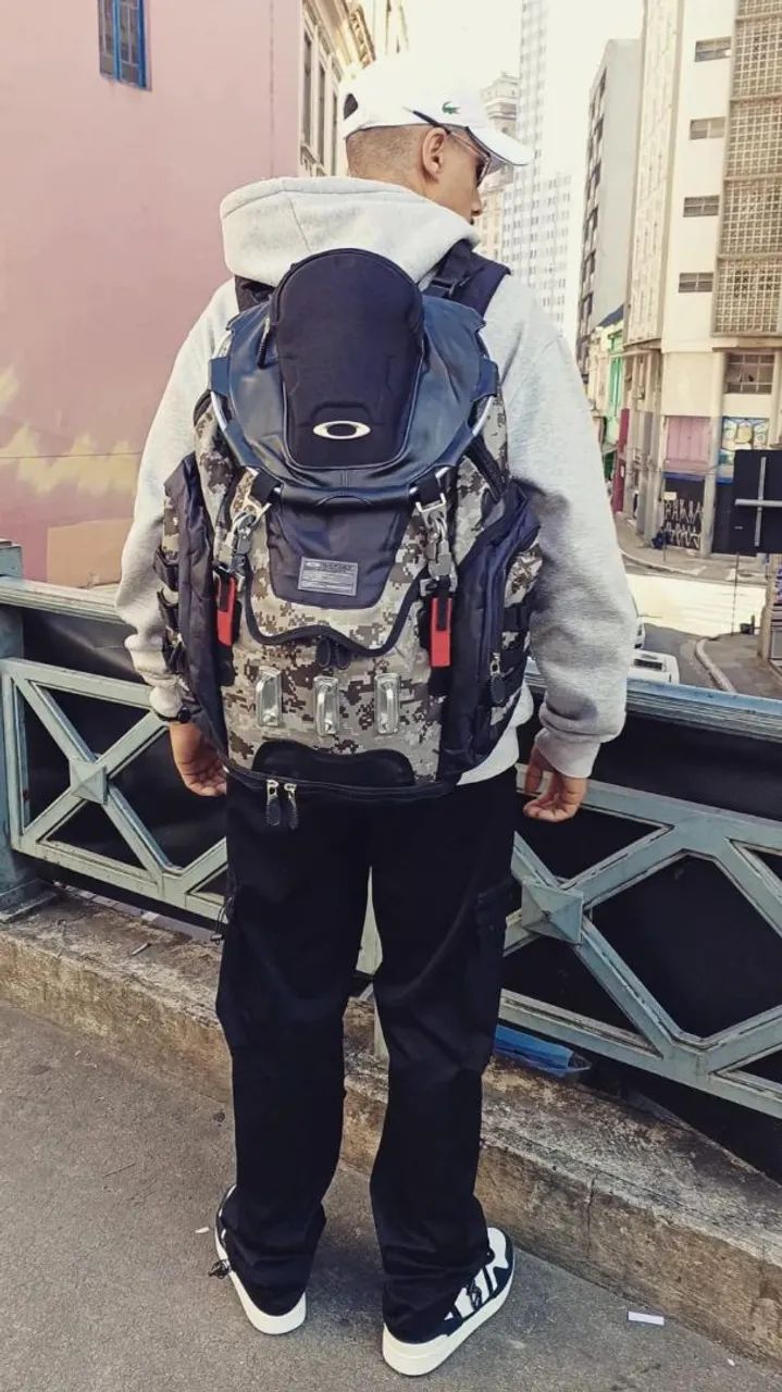 Mochila Oakley nova importado com tag central - Foto 4