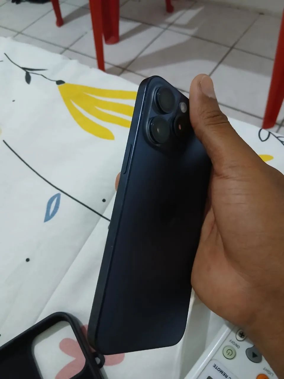 Vende-se iPhone 15 pro max - Foto 3