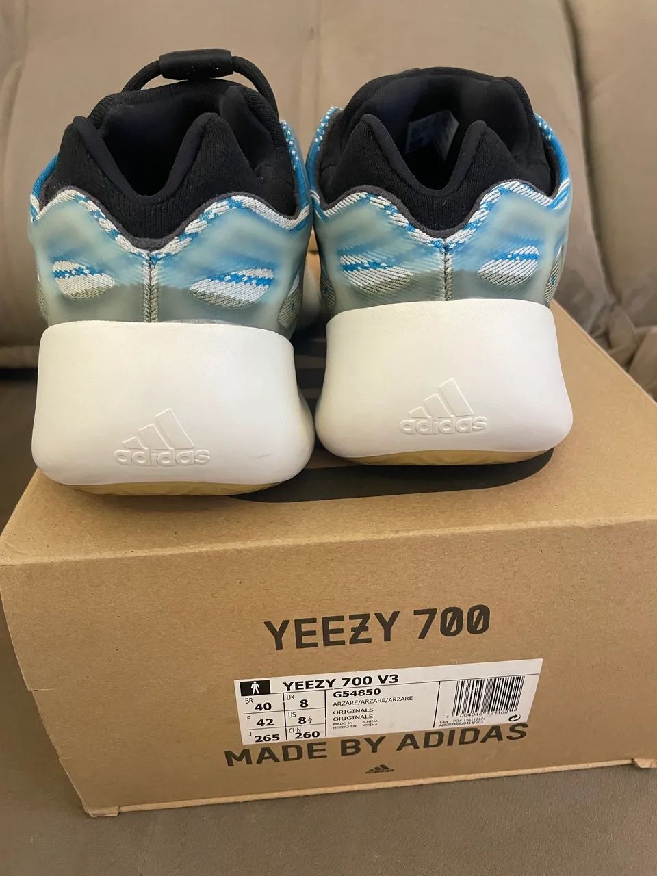 Tênis Yeezy 700 v3 - Foto 4