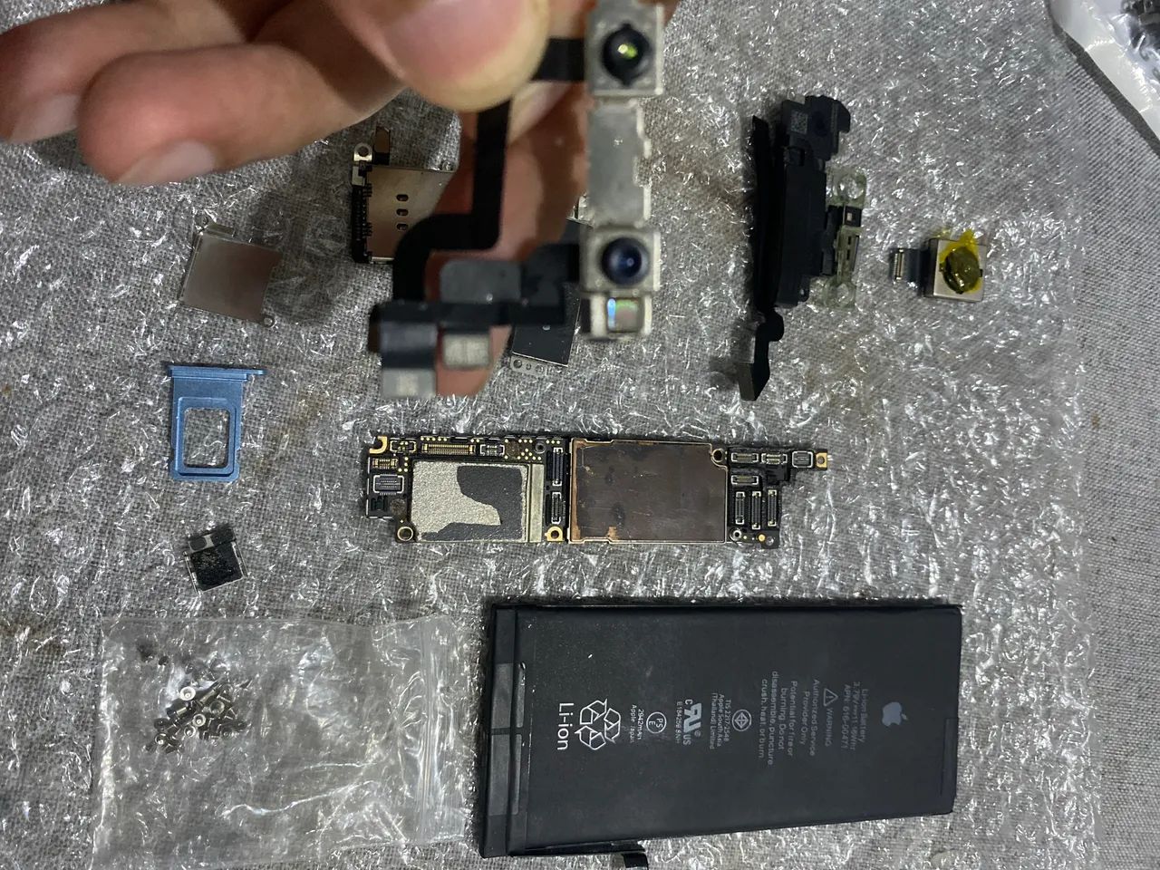Placa do iPhone XR 128 giga com Face ID iCloud limpo e subindo no sinal de chip normal  - Foto 3