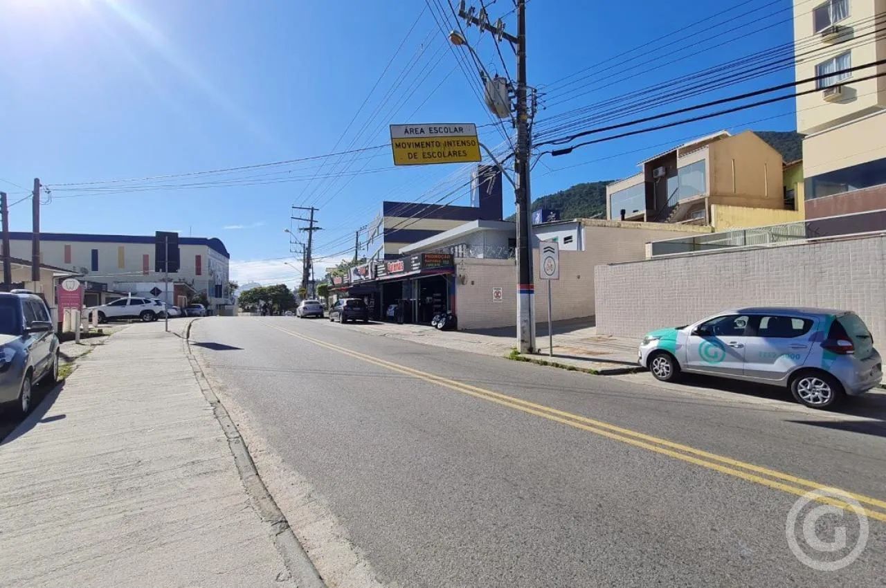 Apartamento semi mobiliado com sacada e churrasqueira na Costeira do Pirajubaé - Foto 4