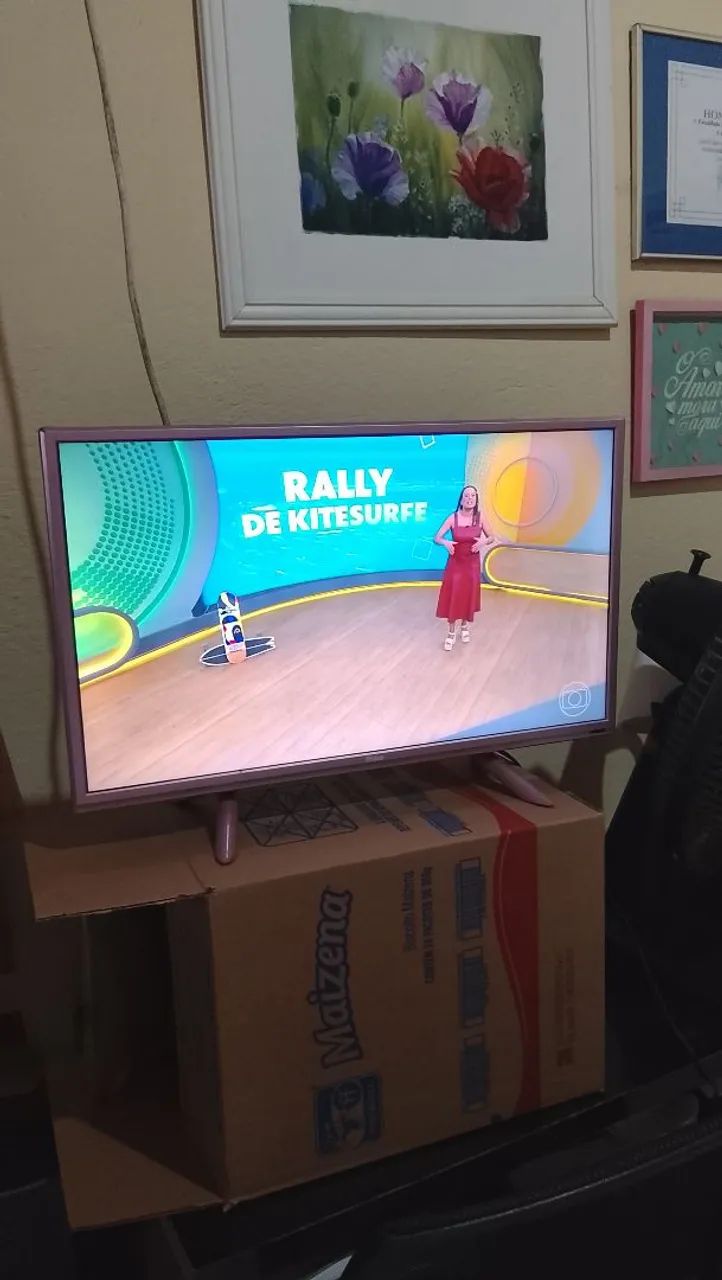 Tv Philco 24 polegadas não é smart ,pouco usada cor rosa