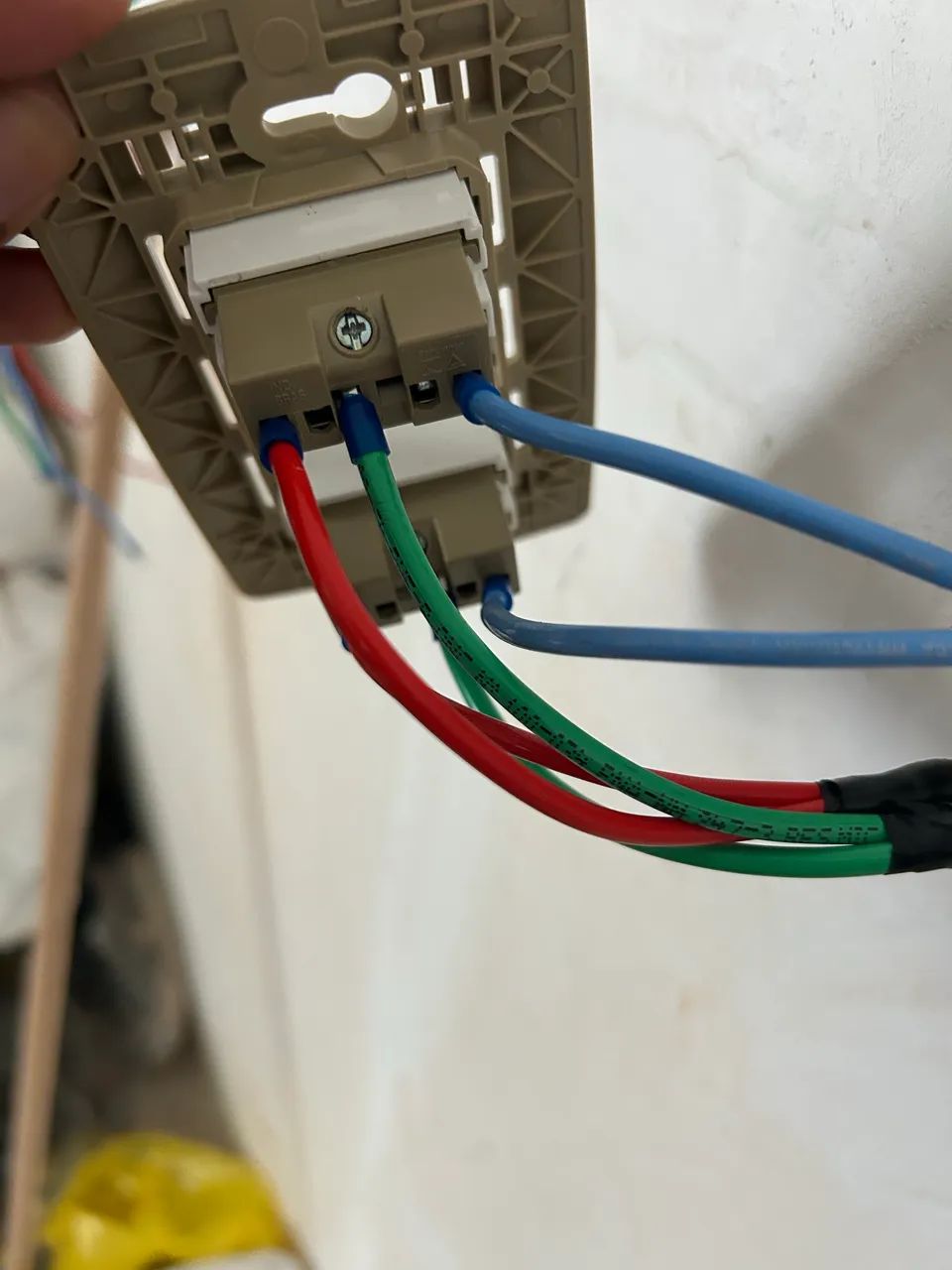 Eletricistas - Foto 2