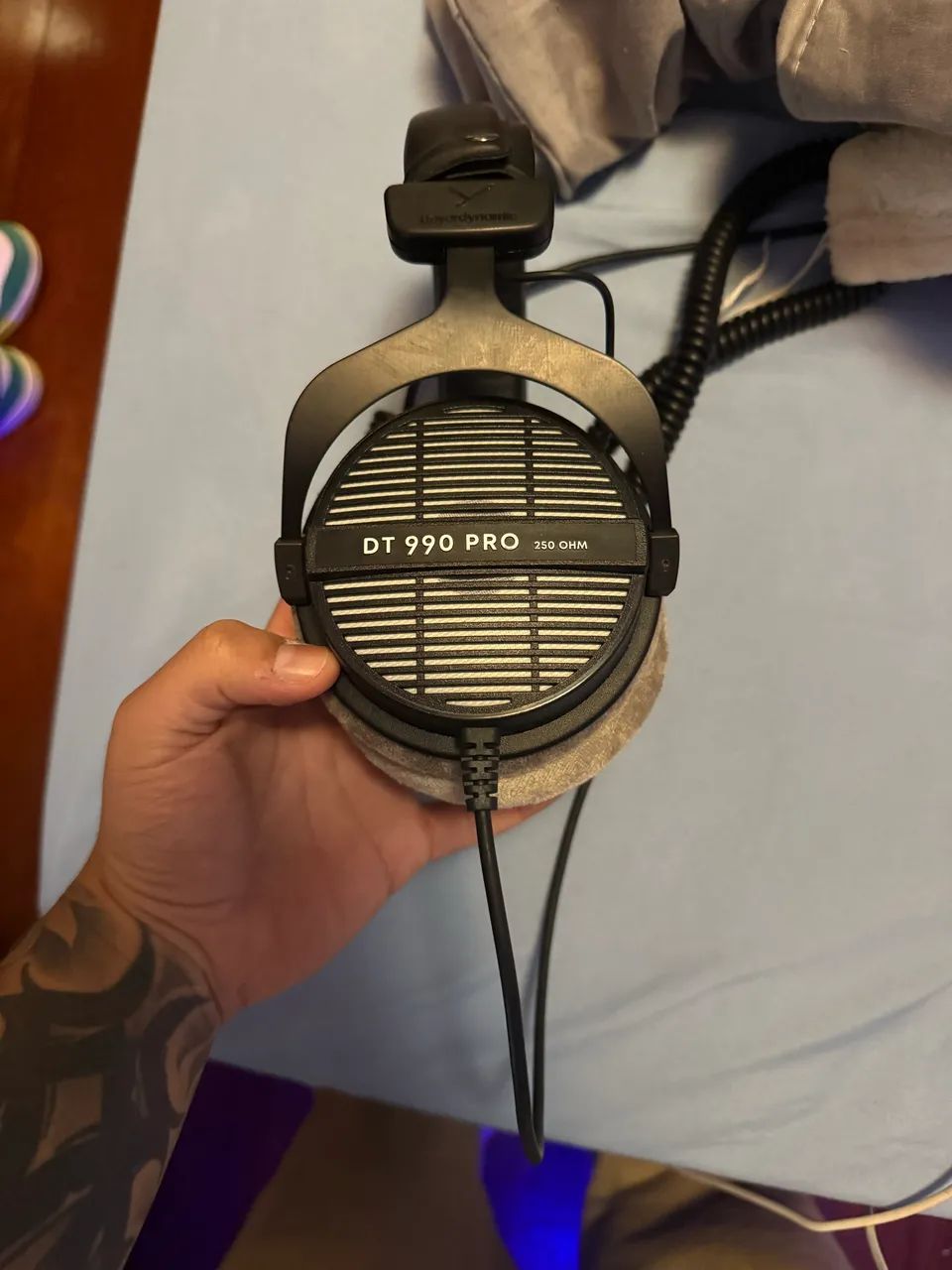 Fones de Ouvido de Estúdio para Mixagem e Masterização Beyerdynamic DT 990 PRO 