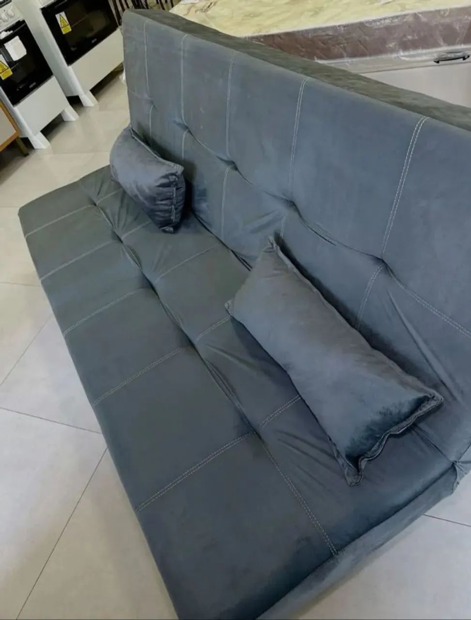 Sofa cama max D28 em Veludo cinza no estoque - Foto 3