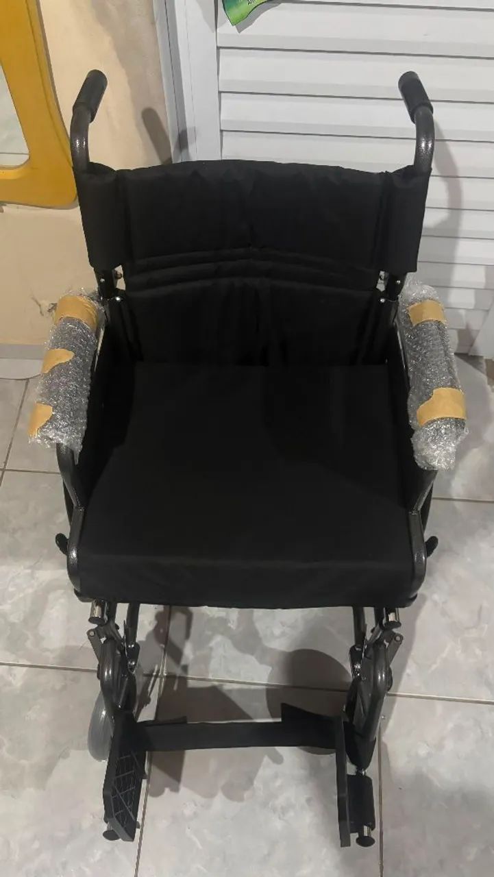 Kit cadeira de rodas e cadeira de banho