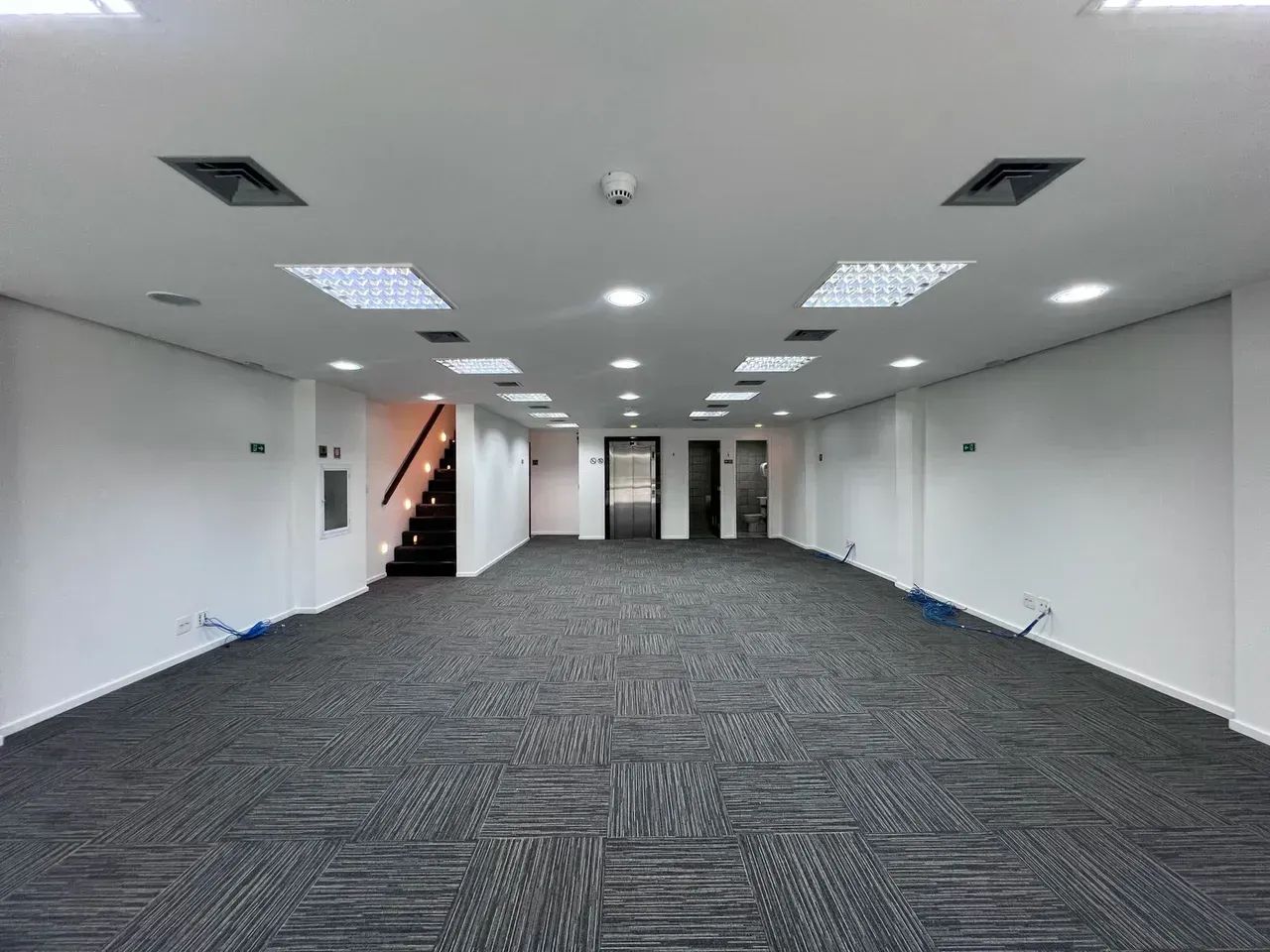 Oportunidade Única: Prédio Comercial Completo e Estruturado em Localização Premium