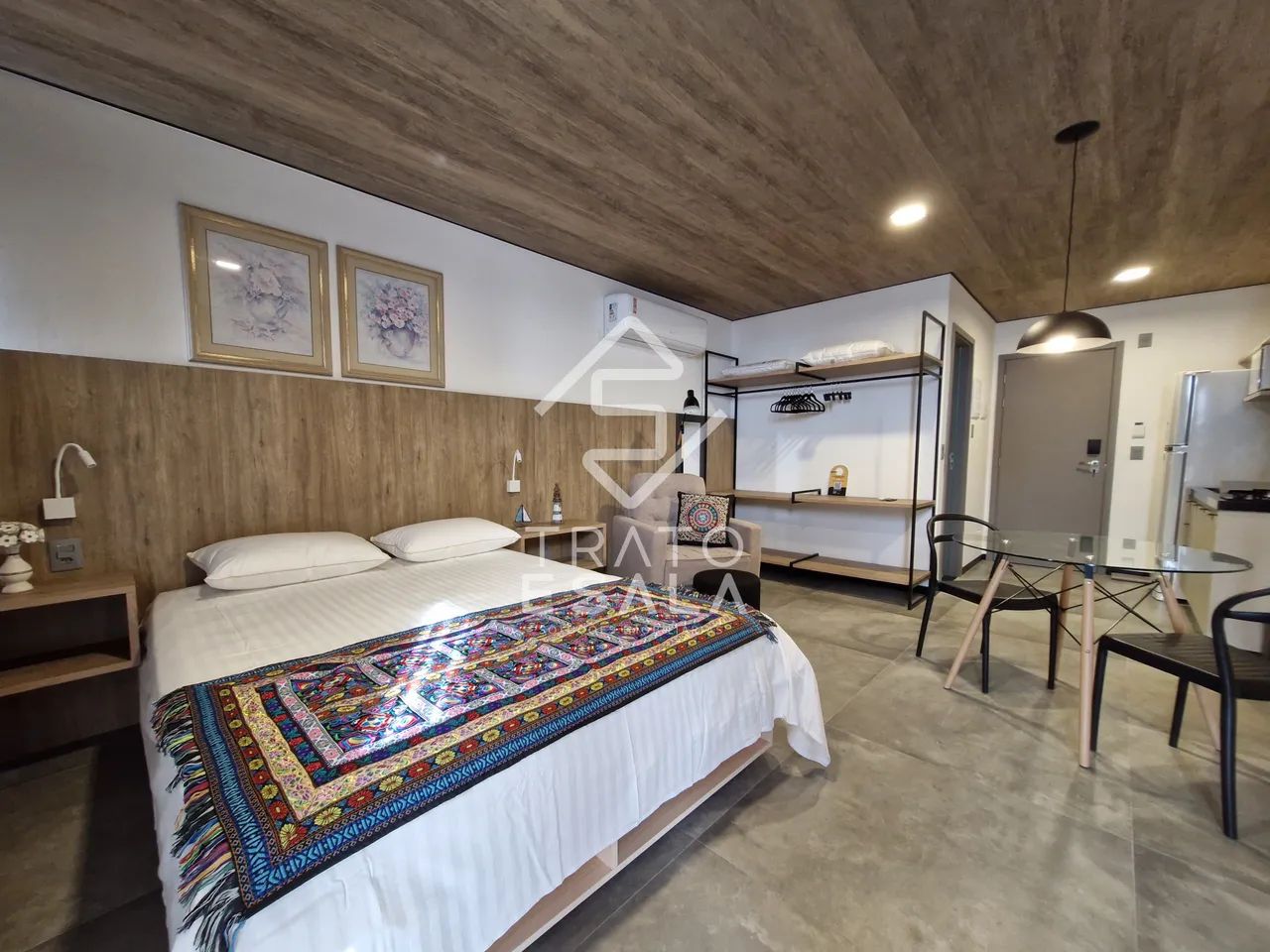 Studio novo, decorado e completo, na Pajuçara, com área de lazer única
