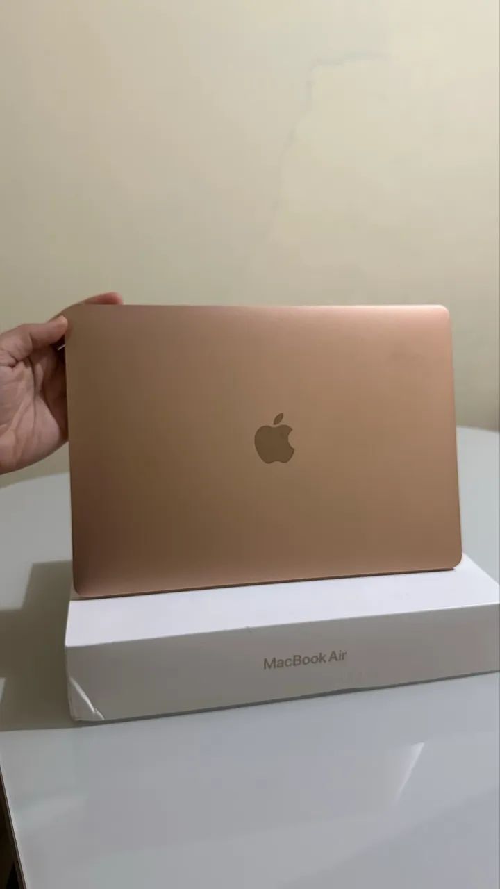 MacBook Air 13 2020 Intel Core i3 8gb RAM e 256gb SSD com Detalhe
