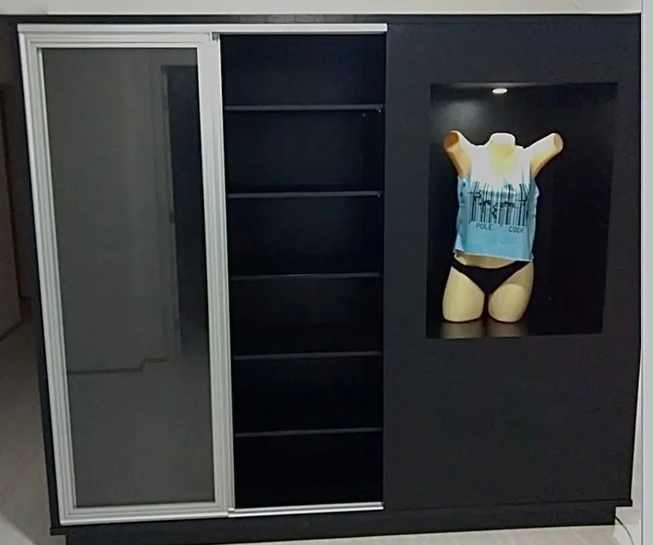 Guarda-roupa planejado com Led