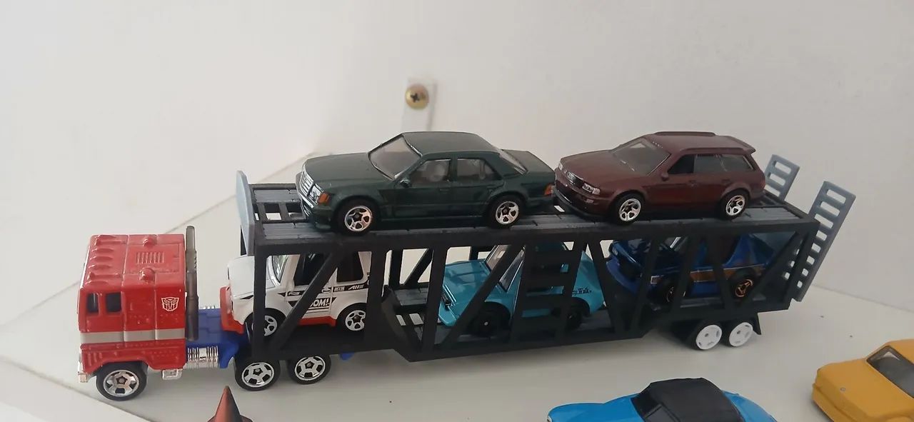Hot Wheels cegonha