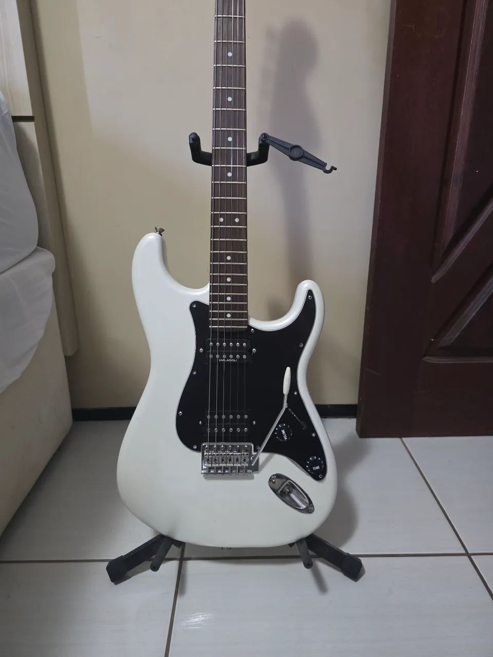 Guitarra Squier by Fender Stratocaster - Crafted in Indonesia