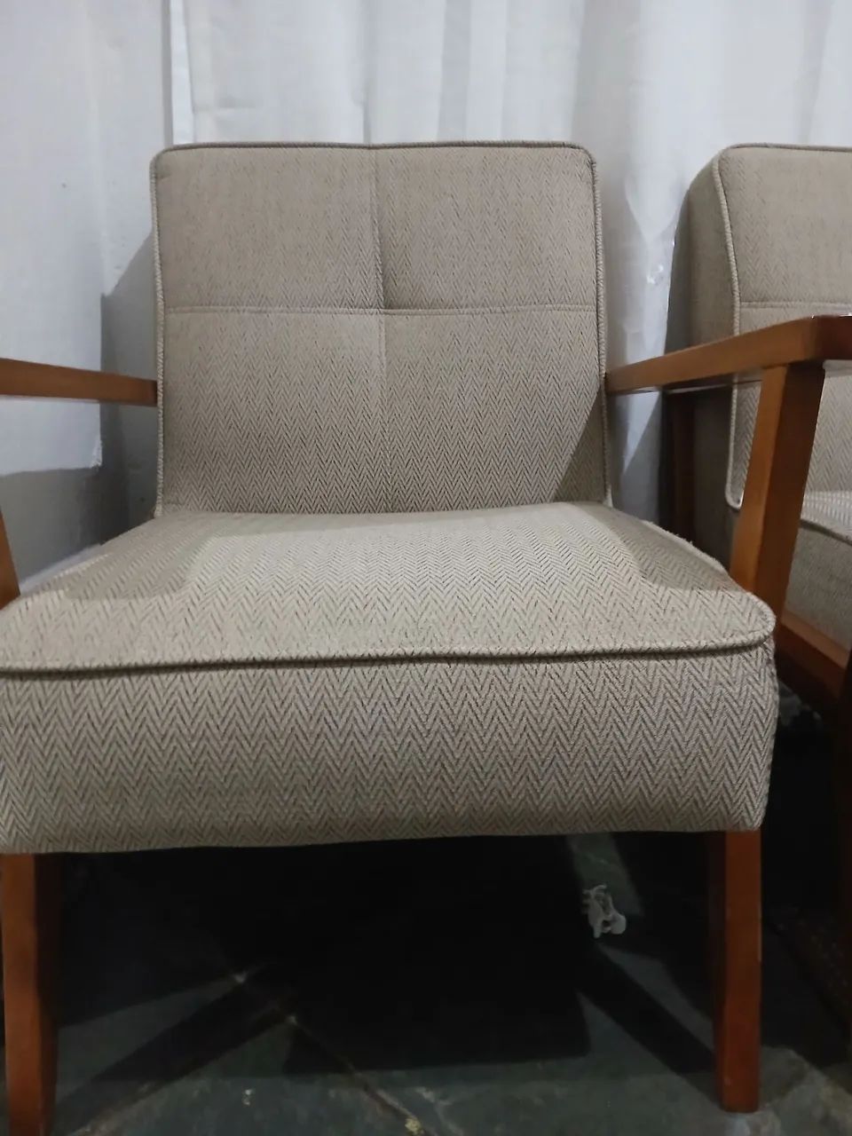 Poltrona madeira maciça. 400.00 cada  - Foto 2