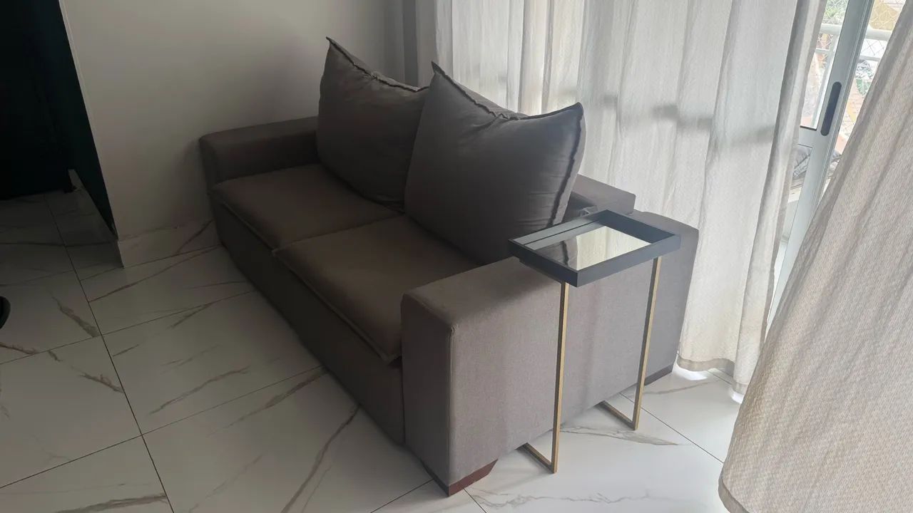 Sofá Linho Retrátil e Reclinável 2,10m + Mesinha lateral e 4 Almofadas - Foto 3