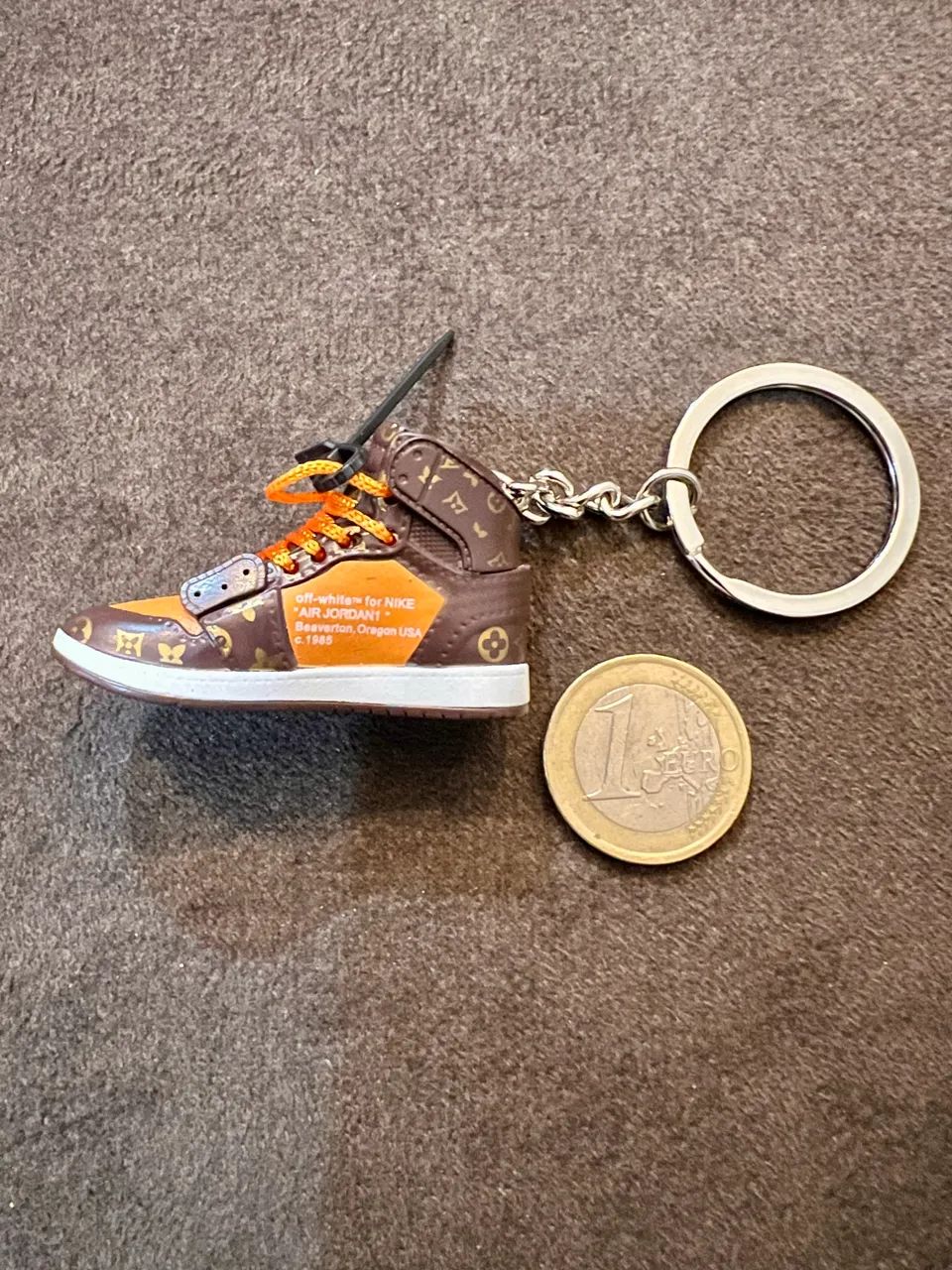  Chaveiro Louis Vuitton e Nike  - Foto 2