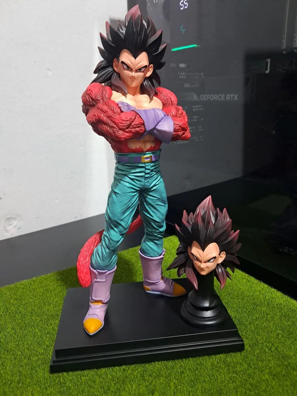 Action Figure Dragon Ball GT - Vegeta SSJ 4 30cm