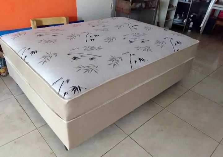 Cama box de casal conjugada boa e confortável e relaxante!