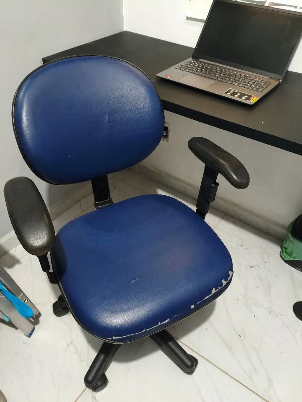 Mesa de estudos com cadeira! - Foto 5