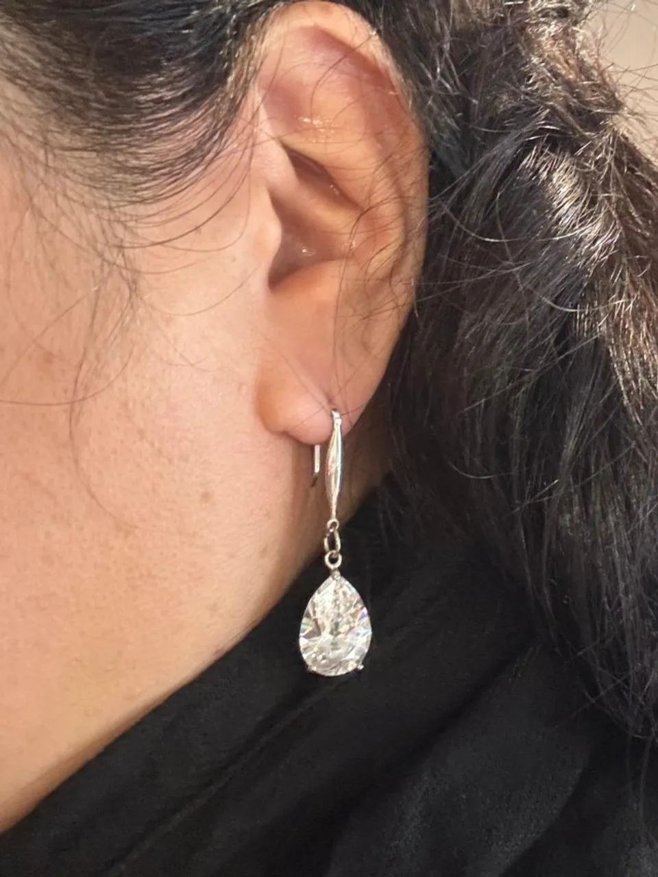 Brinco gota de cristal