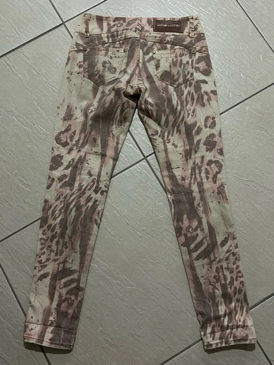 calça jeans morena rosa estampada 38 - Foto 4