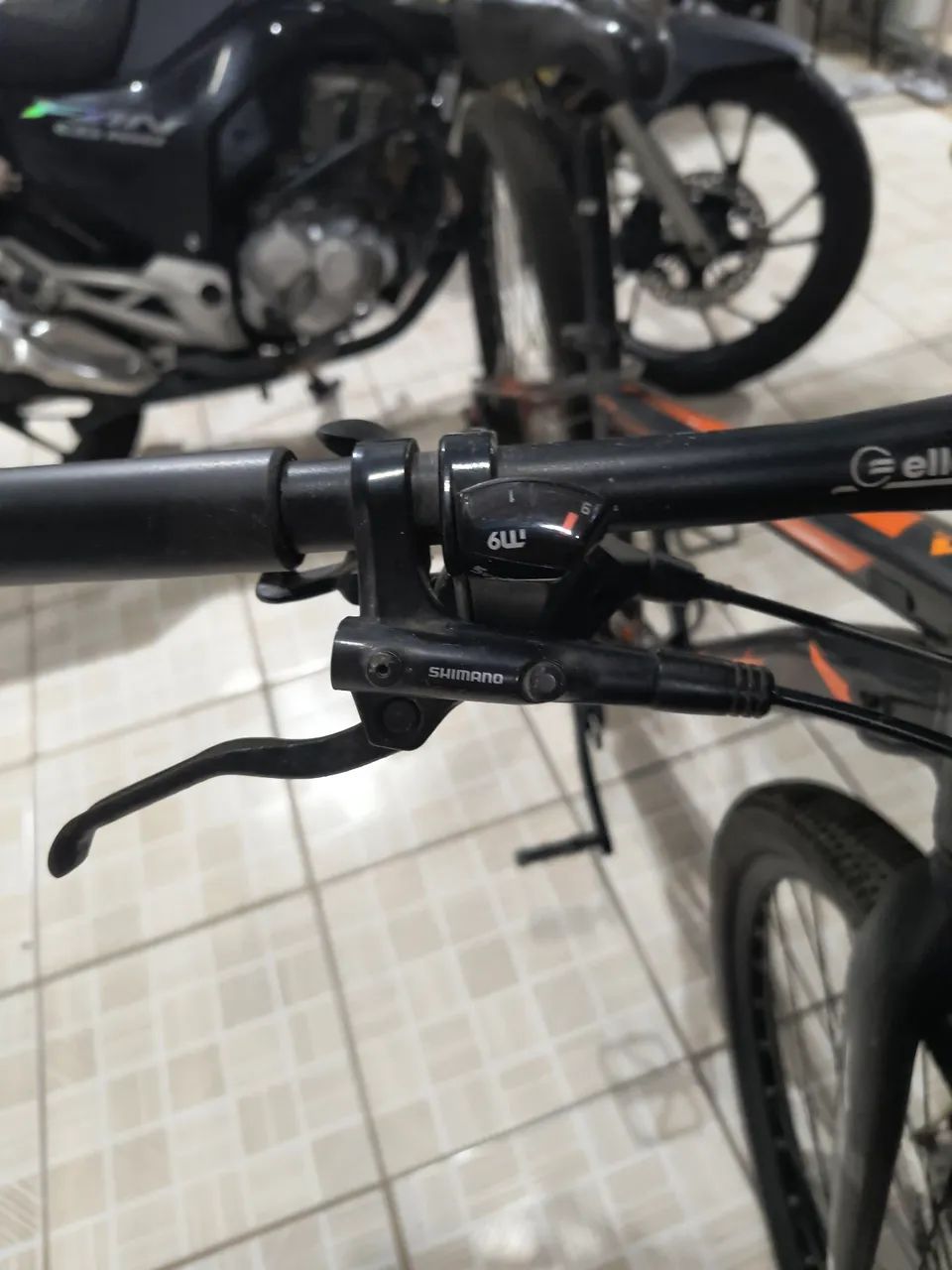 Bicicleta First Shelby aro 29 Valor negociável  - Foto 5