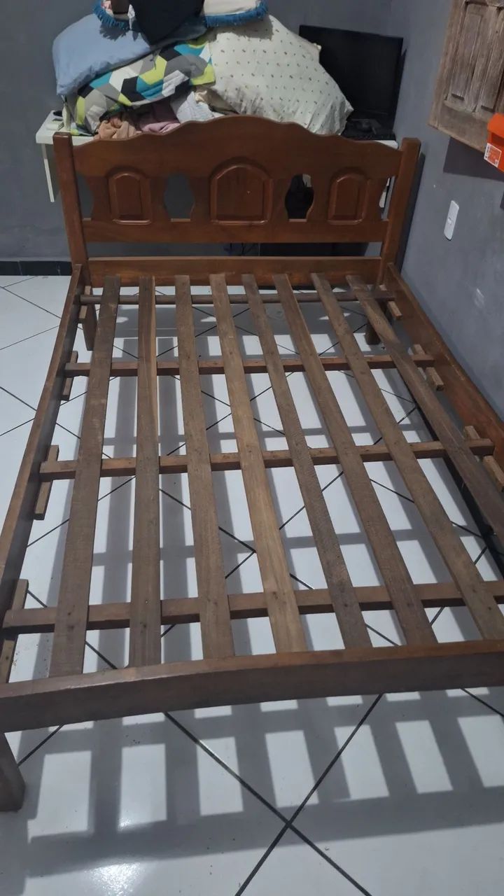Cama de casal ( madeira )