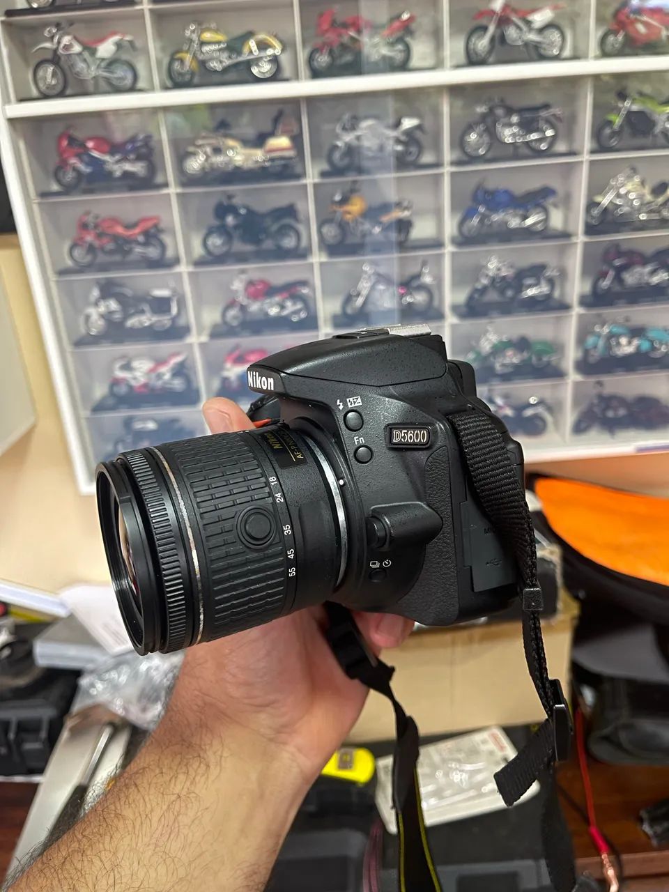 Nikon Kit D5600 18-55mm VR DSLR cor preto - Câmeras e Filmadoras