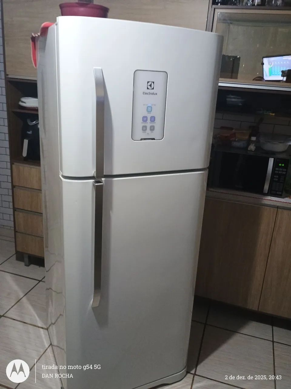 Vendo geladeira duas portas Eletrolux 1.400  chama no ZAP * - Foto 3