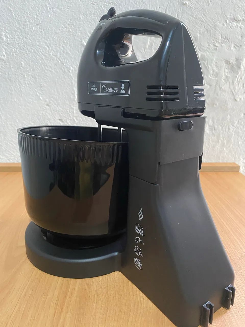 Batedeira elétrica da marca Útil Eletro 200W (NOVA NA CAIXA) - Foto 3