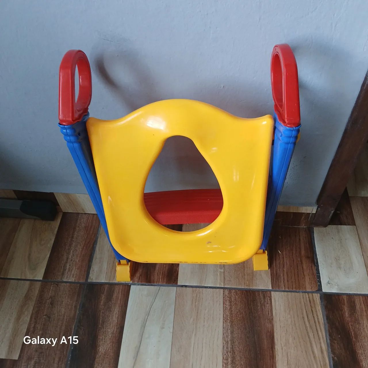 Acento redutor para vaso sanitário infantil com escada - Foto 2