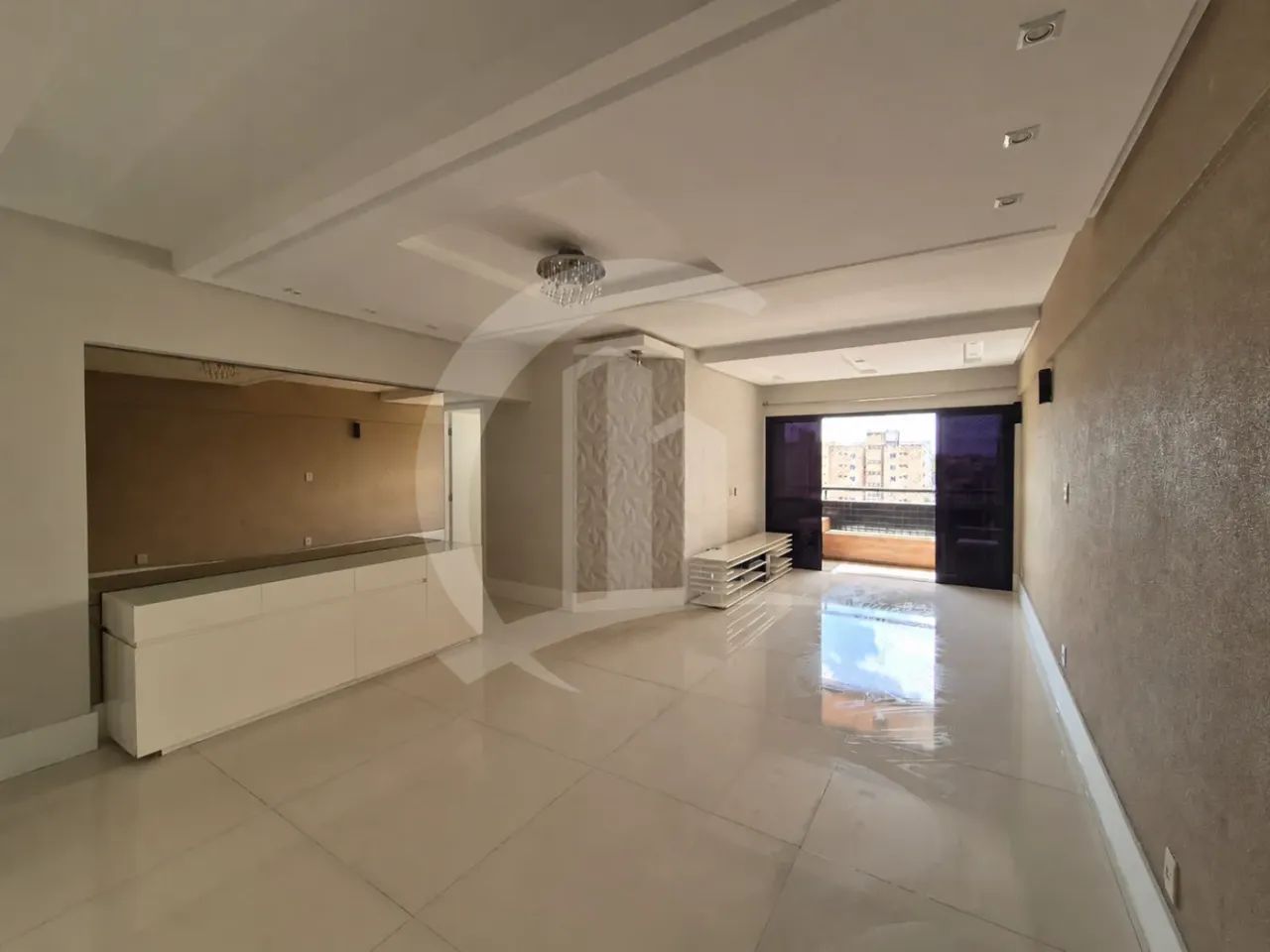 Apartamento com três quartos, suíte e 120 m² à venda no Suíssa
