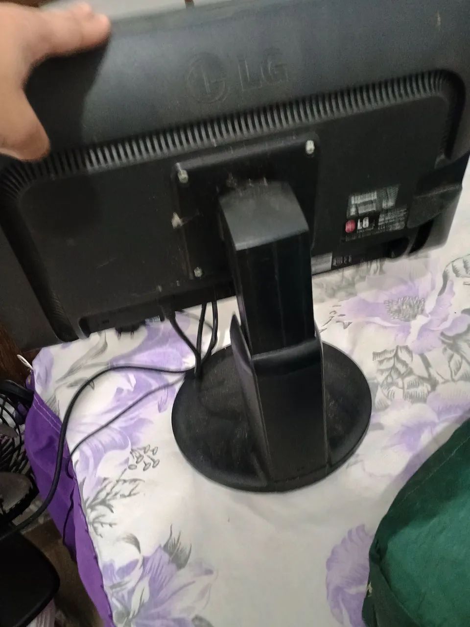 Monitor e alguns acessórios de computação  - Foto 5