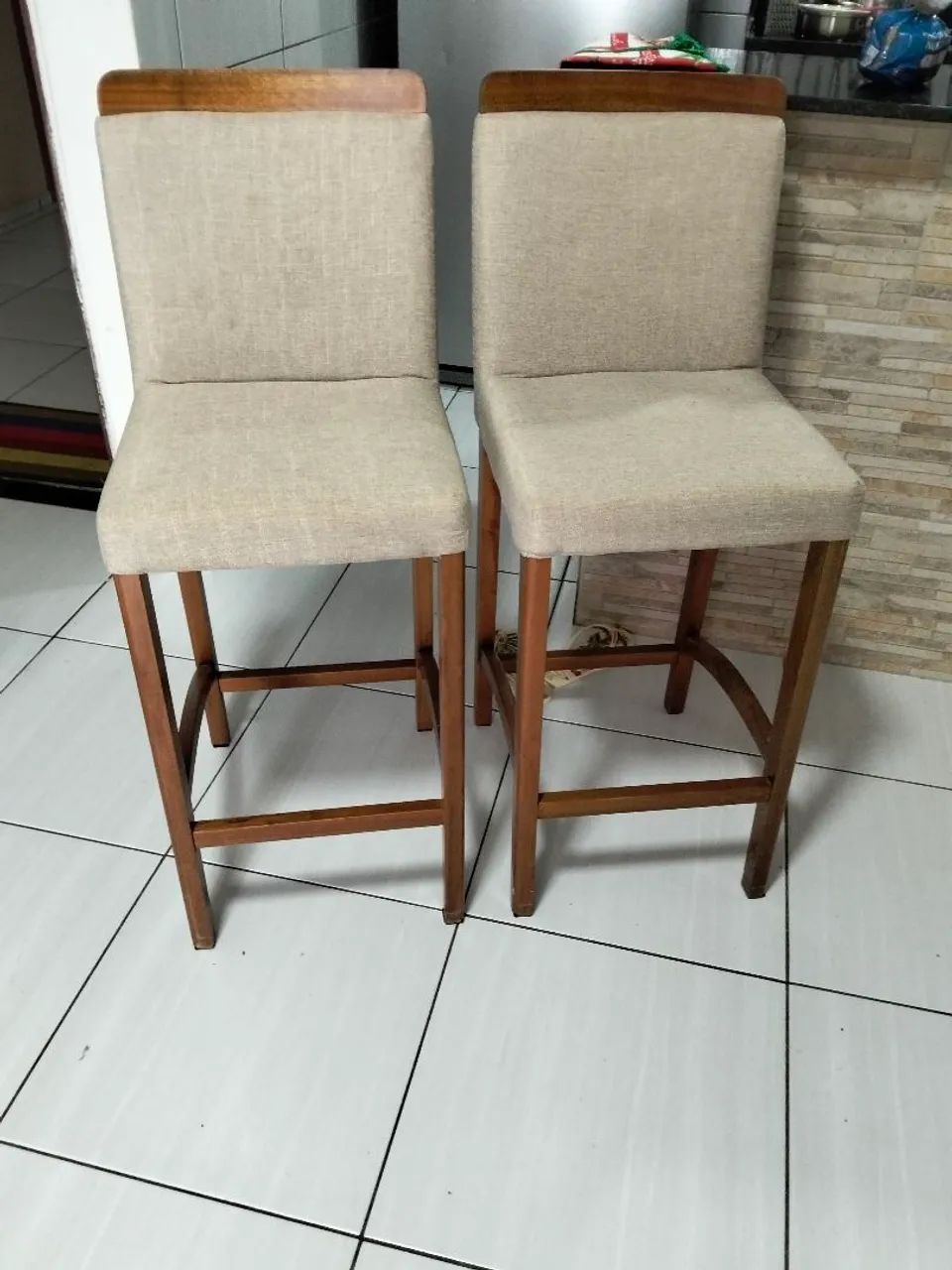 2 Banquetas bem conservadas 