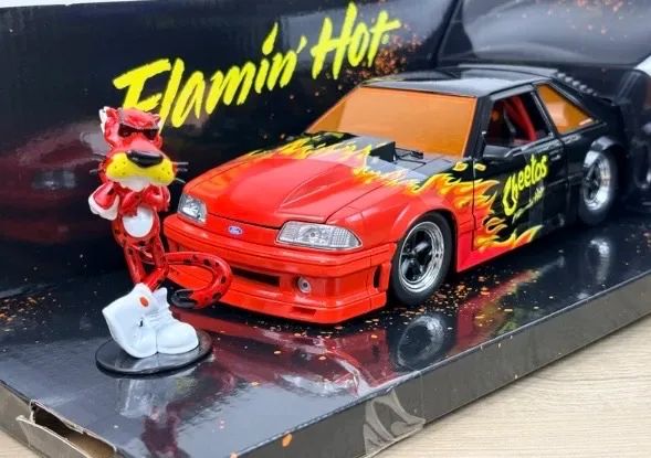 Vendo carro miniatura temáticos 1:24 escala 