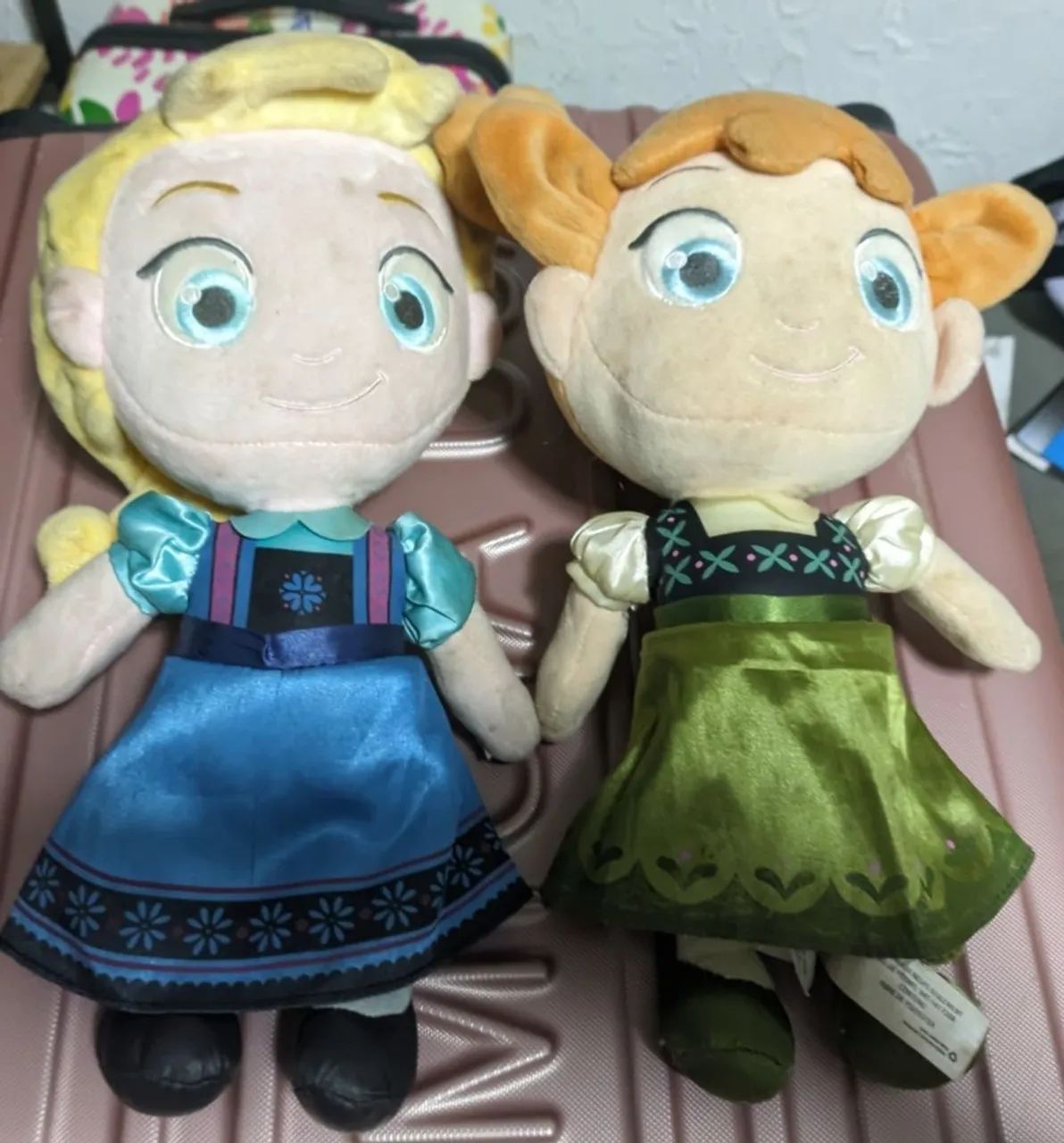 Pelúcias Anna e Elza Frozen Usadas.